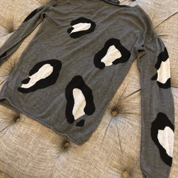 Large Animal Print Sweater - Picture 4 of 5